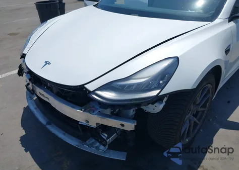 2021 Tesla Model 3 Long Range Dual Motor All-Wheel Drive z USA, uszkodzony, nr VIN 5YJ3E1EB5MF858411